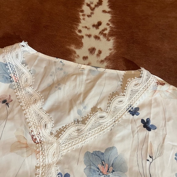 Blouse from Amazon 
size 3XL 
No flaws - Picture 3 of 3